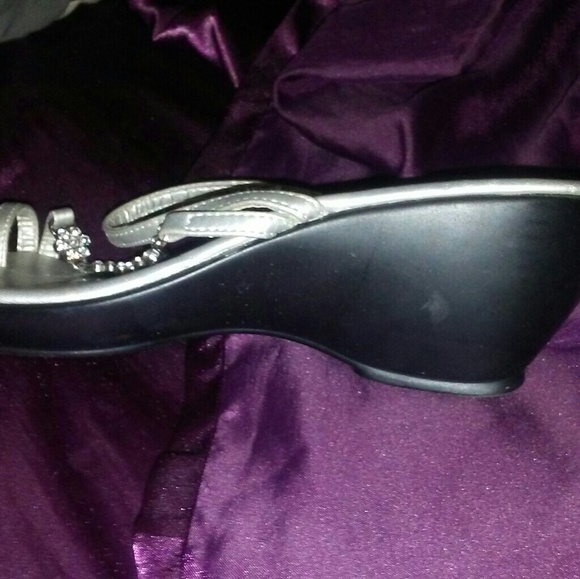 Sandals - Picture 2 of 3